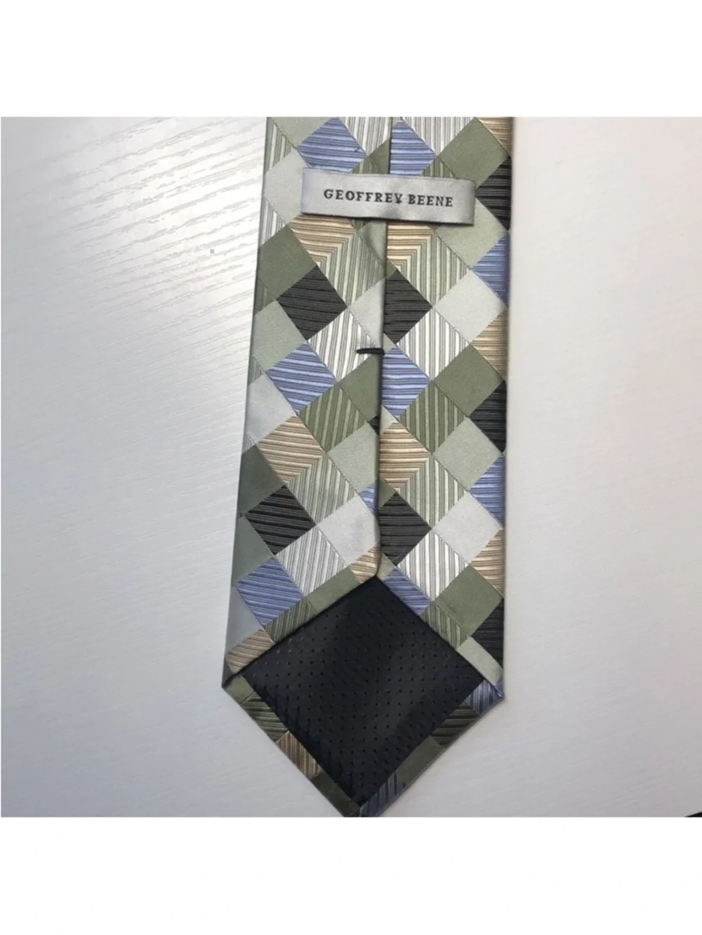 Geoffrey Beene Diamond Pattern Men’s Silk Tie EUC